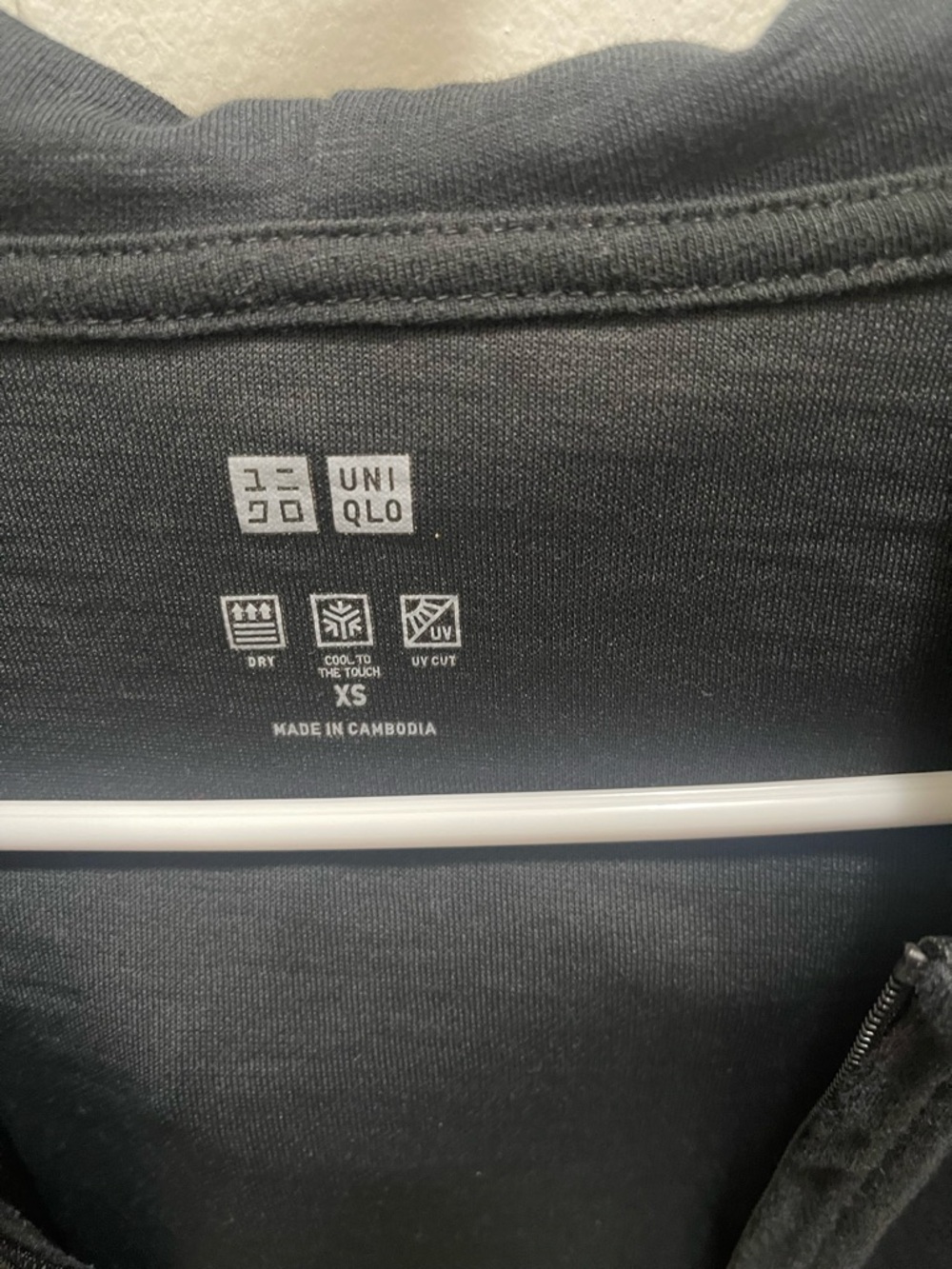 Uniqlo Black Zip Hoodie with Drawstring Hood - Picture 3 of 4